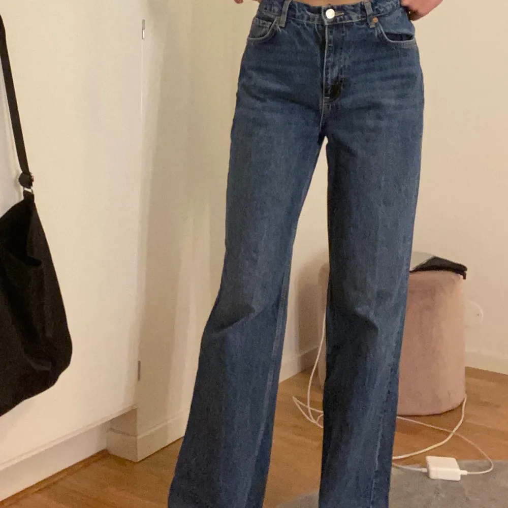 Zara jeans i modellen ’90s full length’. Högmidjade och långa i benen. Fint skick!. Jeans & Byxor.