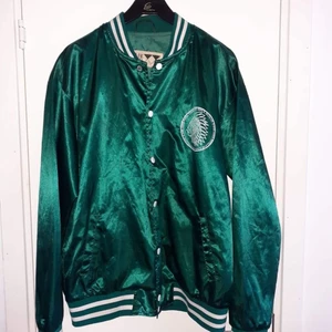 Baseballjacka från junkyard  - Fint skick, inget tryck på ryggen, sparsamt använd 