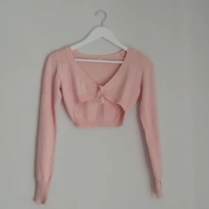 Stickad knyttröja - Gott skick, inga synliga defekter.