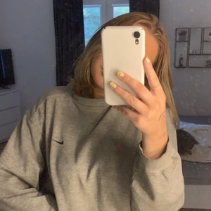 Nike sweatshirt!! - Jättefin äkta Nike sweatshirt! Storlek XL men skulle säga att den är som M❤️