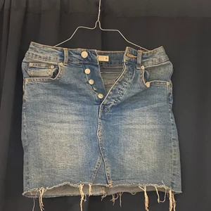 Ginatricot - Fin jeanskjol från ginatricot storlek 34