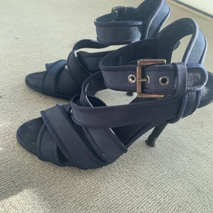 Klackar - Pågrund av flytt så säljer jag mina klackar billigt!