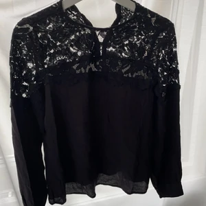 Svart blus  - En jättefin blus i fint skick, kommer inte till användning 