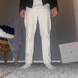 Weekday byxor - Weekday byxor storlek M 150kr ord pris 500. Knappt använda