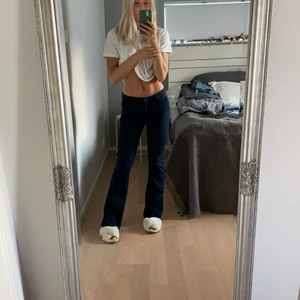 Jeans - Skitsnygga mörkblå jeans som aldrig kommer till användning! Storlek 36! Säljer för 300 ink frakt