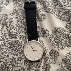 Daniel wellington klocka - Oanvänd klocka med läderarmband till!