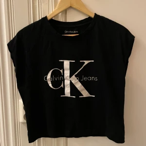 Tröja från Calvin Klein  - Säljer min tröja från Calvin Klein då den är för liten. 