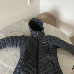 Peak performance - Strl. Xs, marinblå. Inga skador. 