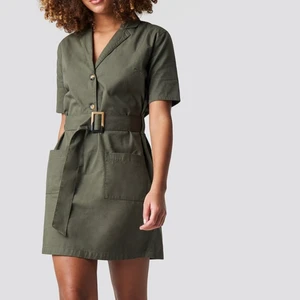 Snygg klänning - Supersnygg mörkgrön klänning!! Perfekt till hösten, storlek 34. Knappt använd 🍂