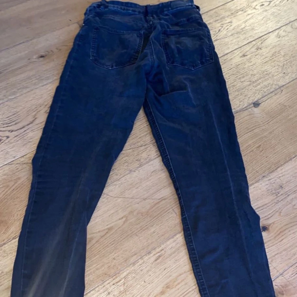 Svarta jeans