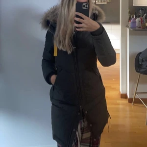 Para jumper vinterjacka strl Xxs/Xs - Säljer den här fina jackan som jag köpte förr förra året som inte kommer till användning längre! (Äkta päls och jackan är äkta köpt från johnells) kom privat för flera bilder💕💕