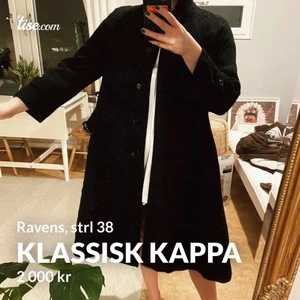 Jättefin klassisk kappa!  - Väldigt fin passform och extremt bra kvalité. Funkar likabra under hösten men även som vinterkappa!   Nypris: 3000kr