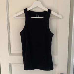 Linne - Aldrig använt linne från vero Moda. Sitter snyggt och passar xs och s. 