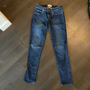 Jeans från Paige - Skinnyjeans från Paige i stl 24/32. Väldigt stretchiga. Som nya! 