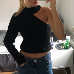One shoulder tröja Asos - Oneshoulder stickad tröja från Asos, nyskick!!