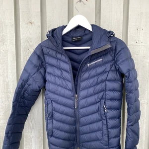 Peak Performance Dunjacka Dam - Dunjacka från peak performance i gott skick. Perfekt inför höst/vintern! 