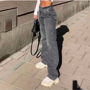 Zara- high 90s full lenght- jeans  - Säljer mina superfina high 90s full lenght Zara jeans eftersom de inte kommer till användning. Använda en gång så nästan oanvända