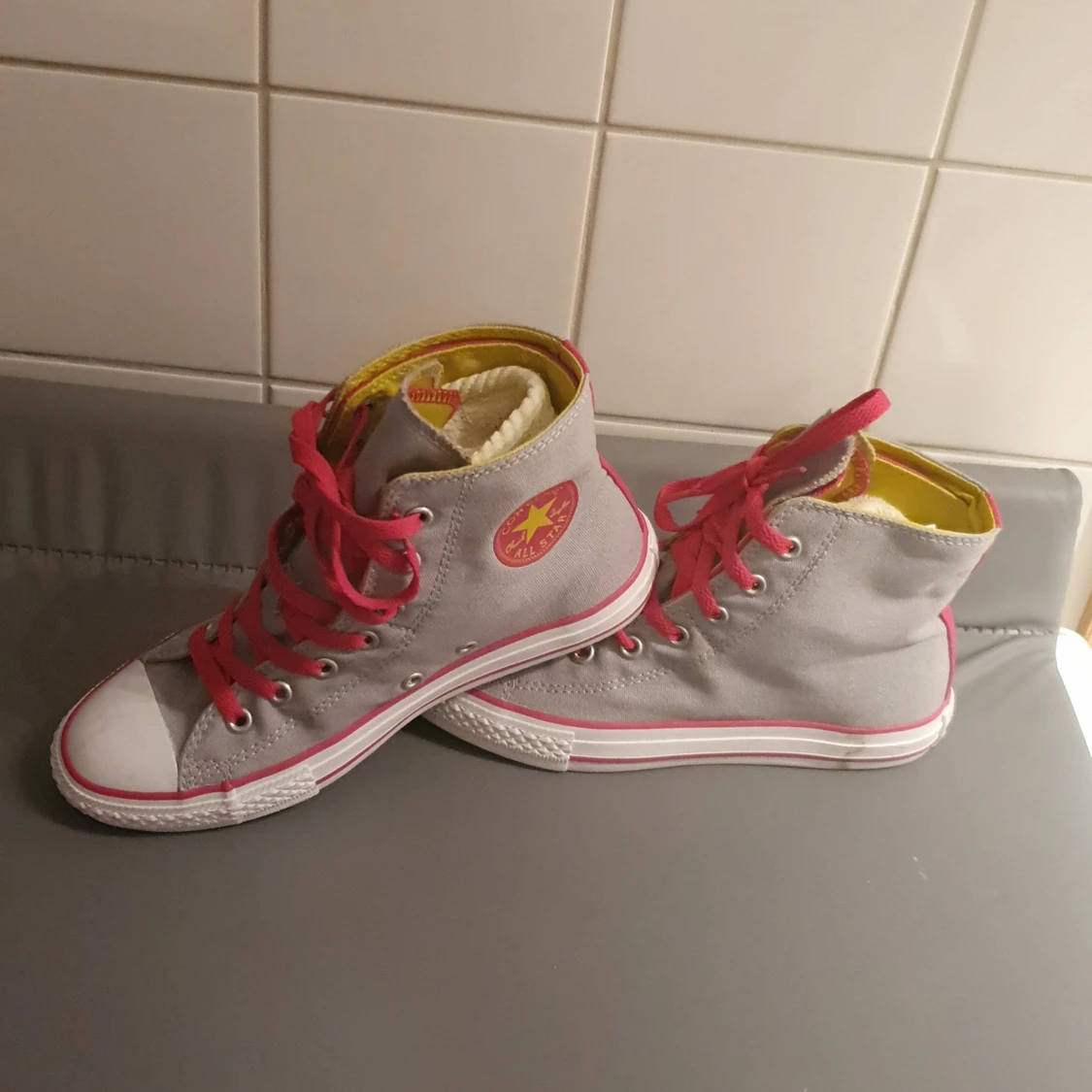 Åkta unisex grä converse