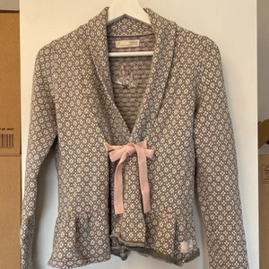 Odd Molly kofta - Odd molly kofta i fint skick söker nytt hem. Passar mig som har storlek S.