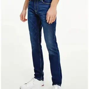 Jeans från Tommy Hilfiger. Använda en del men i princip i nyskick. Modellen är bleecker stretch slim fit i storleken 30/32. Nypris ca 1200 kr.