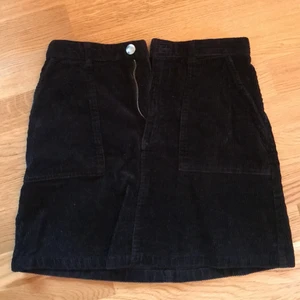 Monki manchesterkjol strl 34 - Sparsamt använd!