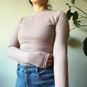 Varm långärmad - Långärmad som passar perfekt till hösten/vintern då den håller en väldigt varm. Säljes pga används aldrig längre. Skulle säga att färgen är rosa-beige.