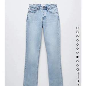 Populära zara Jeans, som är slutsålda i storlek 32 och 34 lite stora på mig men bra skick:)