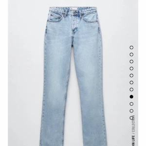 Jeans  - Populära zara Jeans, som är slutsålda i storlek 32 och 34 lite stora på mig men bra skick:)