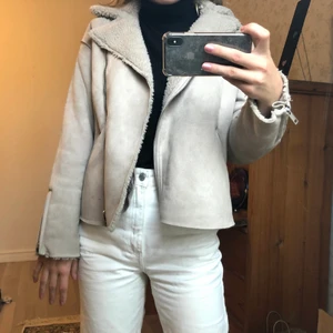 Höstjacka H&M,  - Fin mockaimitations jacka från H&M i storlek 40/M