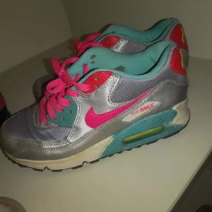 Nike skor storlek 36,5.bra for 37 också  - 24cm innuti