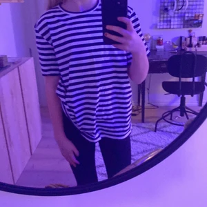 Strlk s  - Säljer min superfina tröja från hm då den är lite för stor 💕 den är i strlk s men passar xs bra 🤩