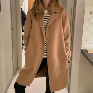 GAP WOOL COAT spring collection - I am selling my wool/spring coat from GAP. I’ve used it for 2 years but great condition! I am selling for 500 sek (shipping is not included, but am happy to ship it). The coat fits S/XS, a bit oversized but true to size. I am 168 cm tall. 