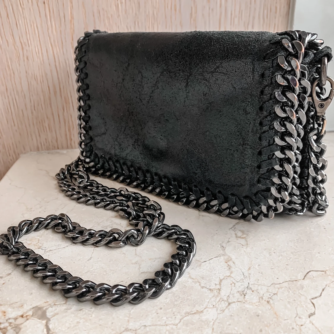 Svart Handväska med Silvrig Kedja - 90