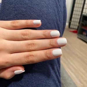 Vita lös naglar  - 15 kr/paket. ‼️‼️🦋 lagt ut MASSA nytt så in och checka min sida🦋‼️‼️ 📦 ❇️den 12 mars doneras ALLT till välgörenhet så passa på❇️