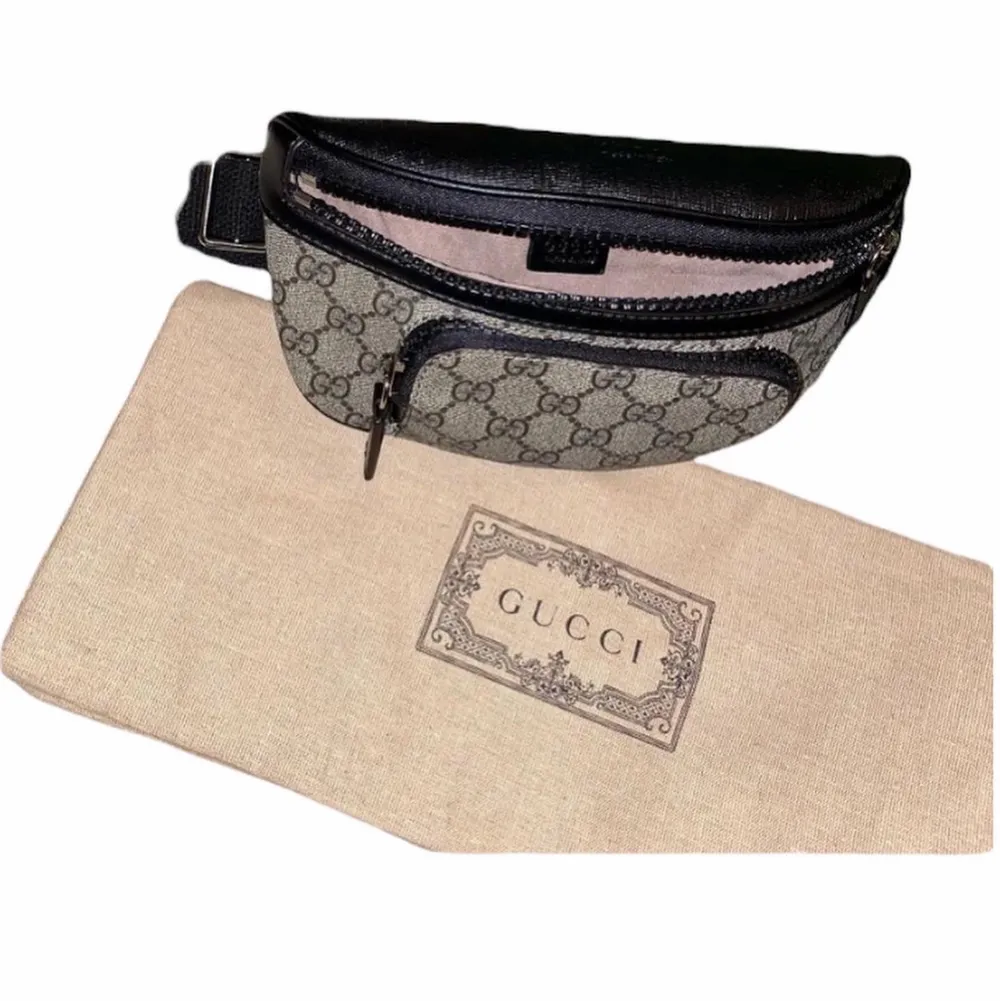 En helt ny Gucci GG supreme Belt Bag kan mötas och kan även fraktas (66kr) NYPRIS : 600€ (6100;-)  kolla genom vår instagram för andra produkter @instabutik.se följ oss här på Plick där det kommer nya produkter varje dag :). Väskor.