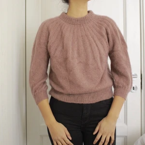 Sunday Sweater - PetiteKnit - Hemstickad sweater. Stickad i ren mohair. Super mjuk och lyxigt!  Stickmönster är Sunday Sweater Mohair edition av PetiteKnit.