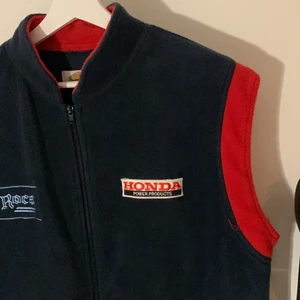 Väst  - Väst i flis, snygg o skön, pris kan diskuteras 