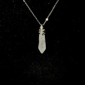 Halsband i rostfritt stål med bergskristall berlock🤍 Fri frakt✨