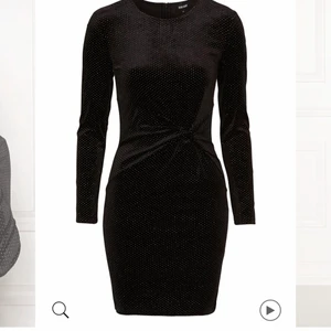 Klänning från bubbleroom - Klänning från bubbleroom storlek L, normal i storlek, använt endast en gång. 