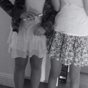 Kjol  - Så fin kjol ! (Den blommiga) Från zara! ❤️den har inbyggda shorts och är endast använd 2 gånger! Väldigt bra skick! 