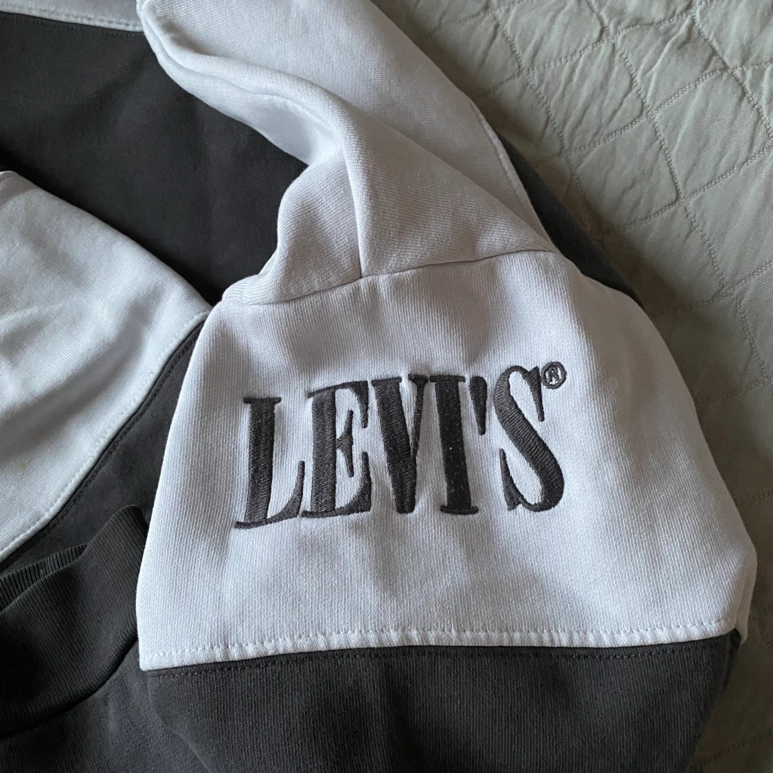 Levis sweatshirt  - 91