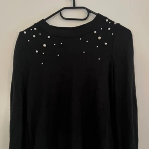 Tröja med pärlor - Från Gina, skriv för mer info🤍