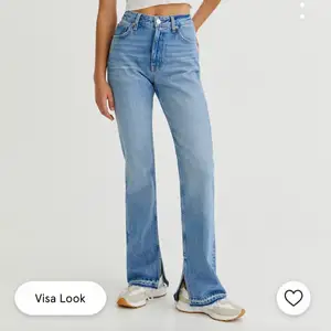 Säljer dessa blåa jeans ifrån pull&bear i storlek 38, säljer pga att jag köpte dom i en för liten storlek. Dem är helt oanvända (lapp kvar) nypris 399kr, mitt pris 100kr + 70kr frakt