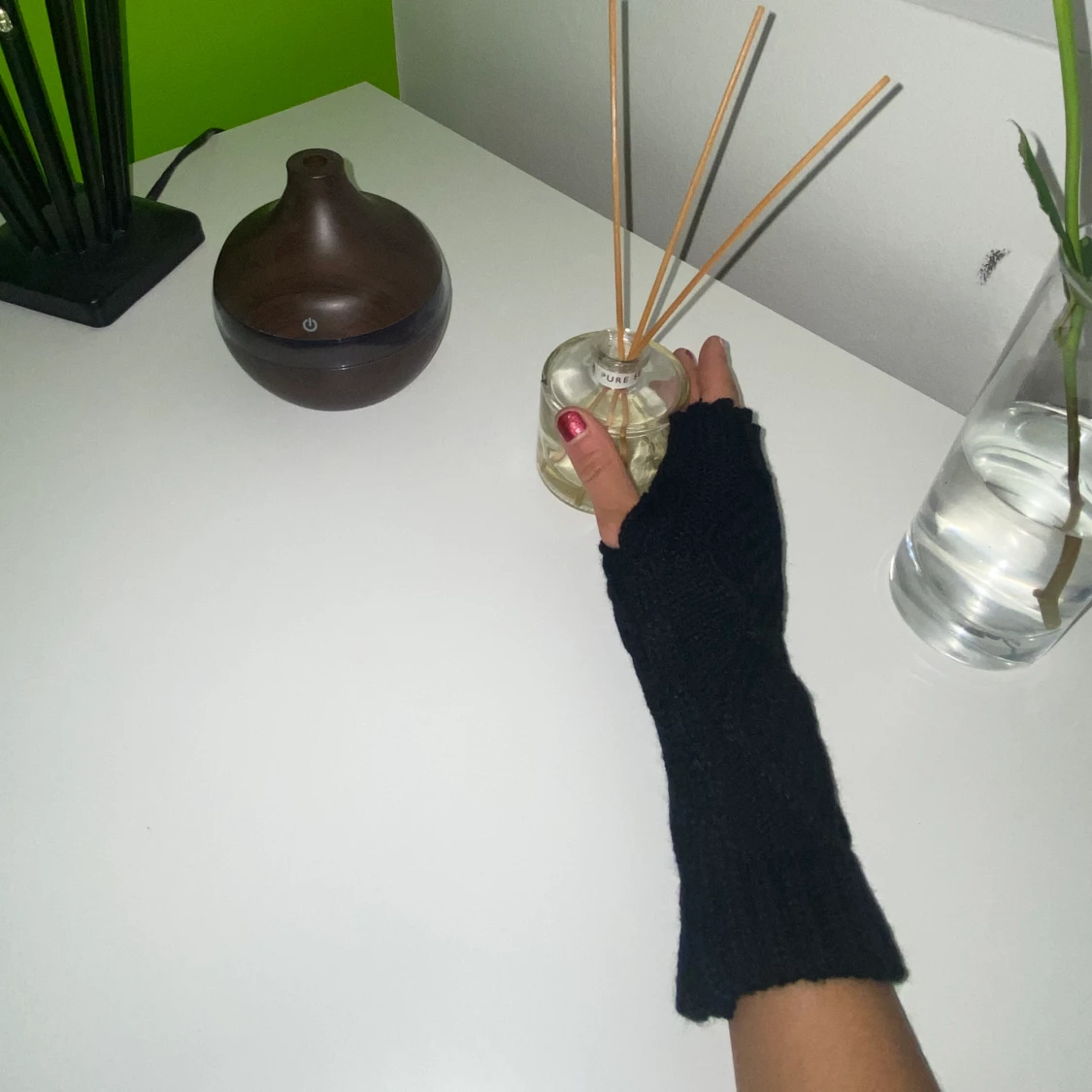 Svarta stickade torgvantar - 90