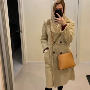 Teddy jacka  - Nypris 490 kr, använd 2 gånger så i princip ny‼️‼️🦋 lagt ut MASSA nytt så in och checka min sida🦋‼️‼️ 📦Fraktar med spårbar frakt för 66 kr, får plats med många plagg i samma paket så frakten blir samma oavsett om du köper 1 plagg eller 5📦 ❇️den 12 mars doneras ALLT till välgörenhet så passa på❇️