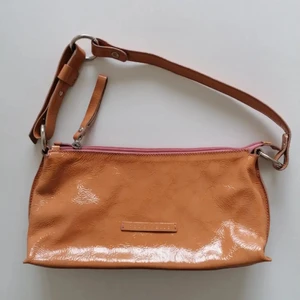 Coccinelle bag - Shoulder bag with adjustable loop. 