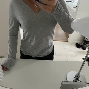 Zadig & Voltarie Tröja Går, Print Punk - En mycket sparsamt andvänd Zadig & Voltarie tröja i färgen grå, med printet ”PUNK” på ryggen. Otroligt ball!!💞💗
