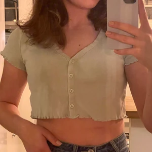 Tre tröjor för 250kr eller 1 för 100kr  - De första tröjorna är från hm, den sista är från Levis 