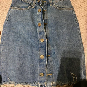 Kjol  - PennKjol med hög midja storlek 34, använd typ 2-3 gånger 