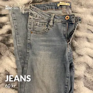Säljer dessa fina jeans i storlek 36 från Laulia. De är knappt använda och utan skador. Säljer de för 60 kr❤️